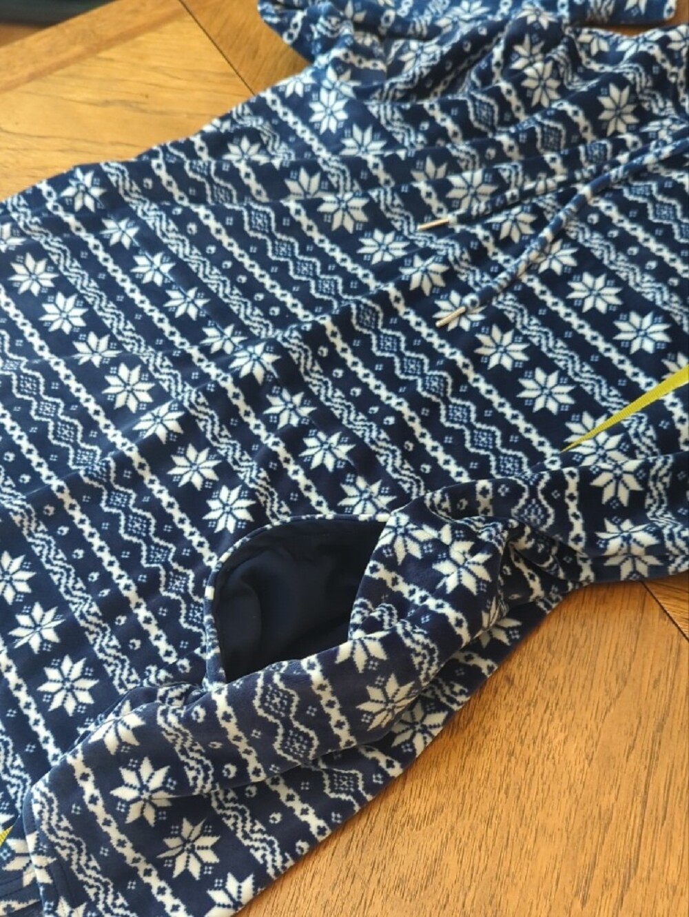 Women'sLands' End Navy and White Fair Isle Snowflake Hoodie Soft And Fuzzy - Picture 5 of 7